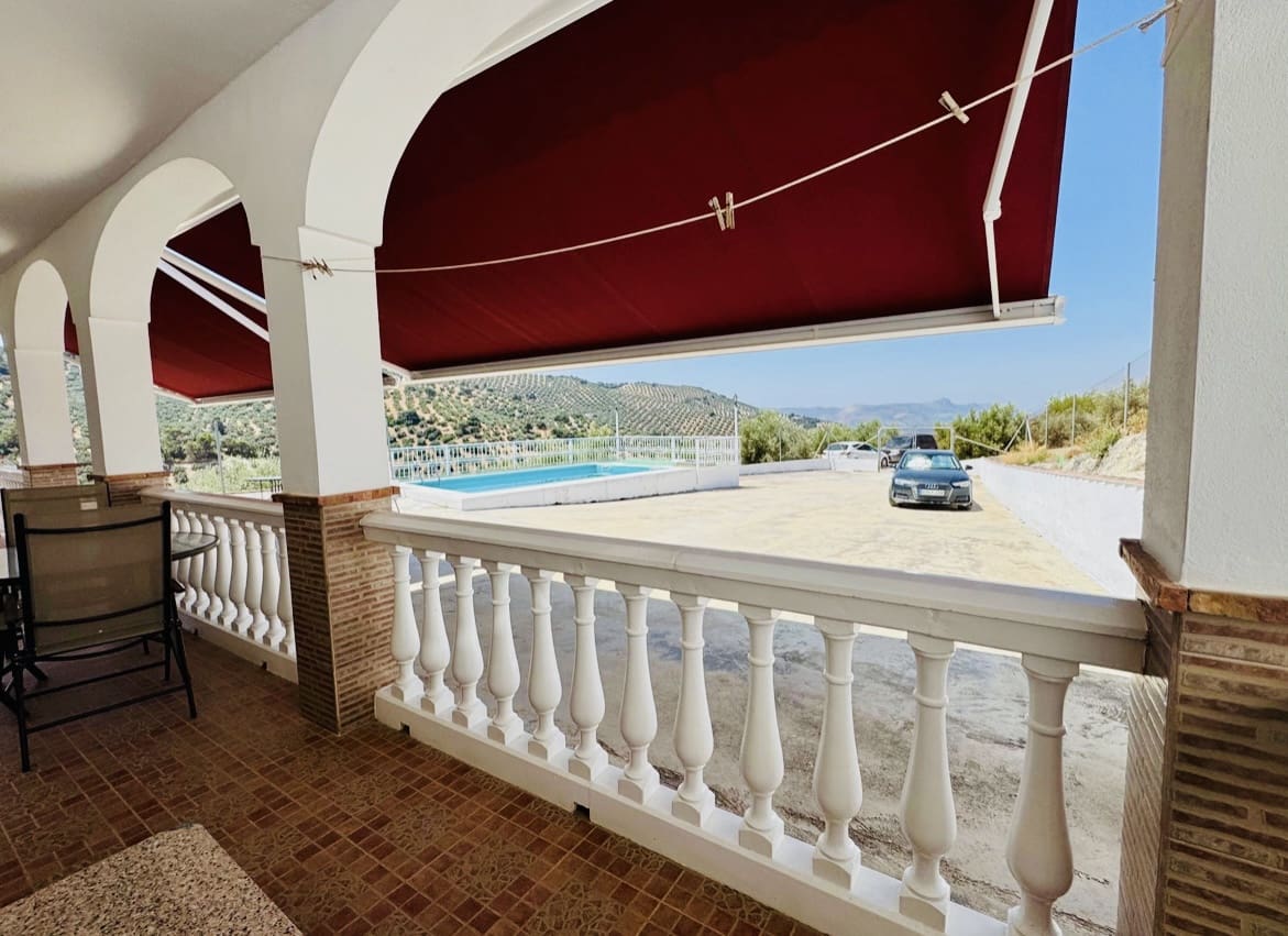 3 soveværelse Villa til salg i Iznajar med swimmingpool garage - € 225.000 (Ref: 9175431)