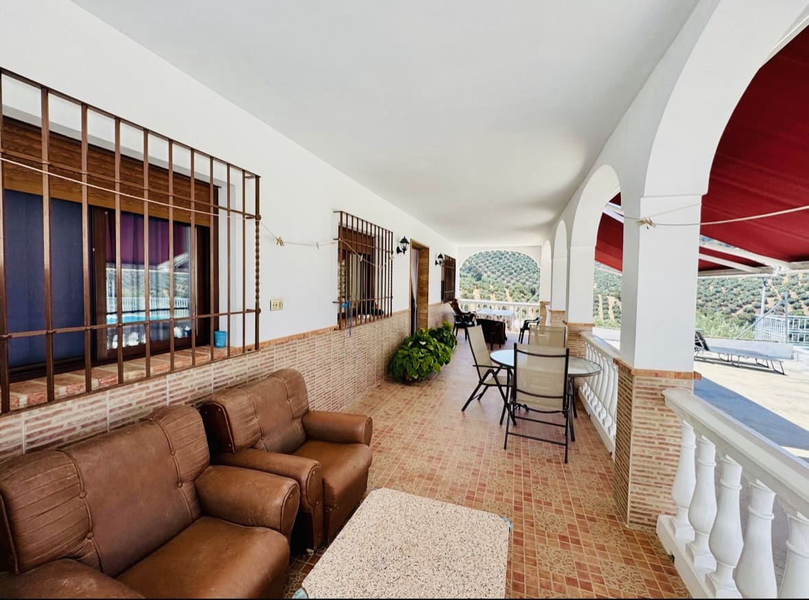 3 soveværelse Villa til salg i Iznajar med swimmingpool garage - € 225.000 (Ref: 9175431)