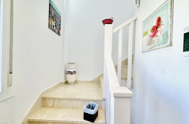 3 soveværelse Villa til salg i Humilladero med swimmingpool garage - € 255.000 (Ref: 9175613)