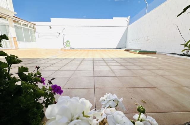 3 soveværelse Villa til salg i Humilladero med swimmingpool garage - € 255.000 (Ref: 9175613)