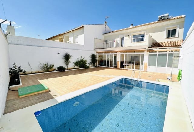 3 soveværelse Villa til salg i Humilladero med swimmingpool garage - € 255.000 (Ref: 9175613)