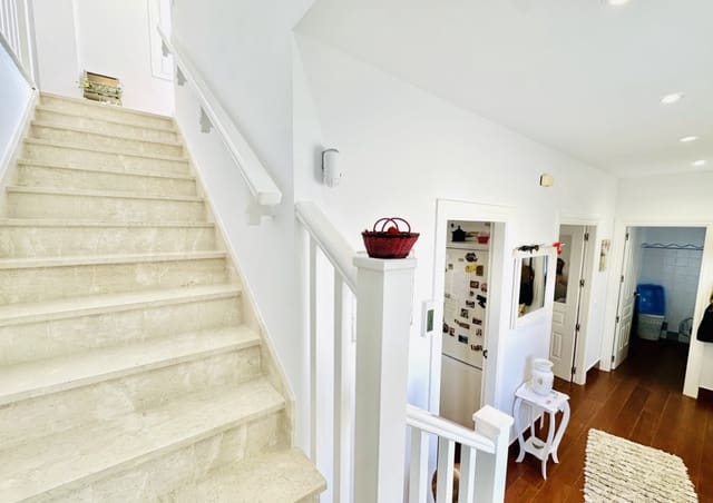 3 soveværelse Villa til salg i Humilladero med swimmingpool garage - € 255.000 (Ref: 9175613)