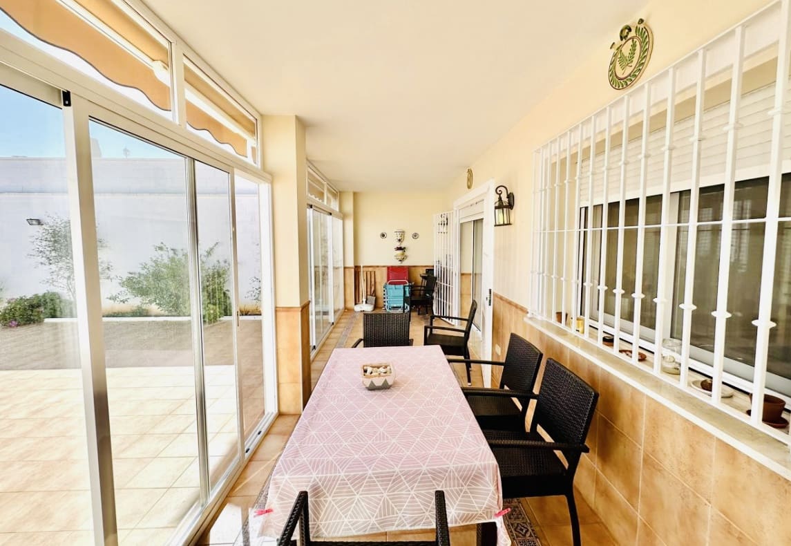 3 soveværelse Villa til salg i Humilladero med swimmingpool garage - € 255.000 (Ref: 9175613)