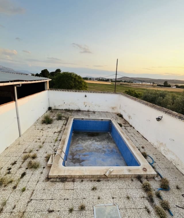 8 soveværelse Finca/Landehus til salg i Antequera med swimmingpool garage - € 430.000 (Ref: 9209545)
