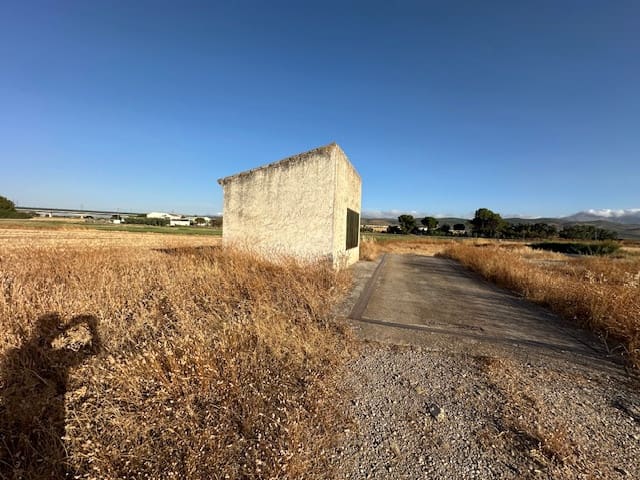 8 soveværelse Finca/Landehus til salg i Antequera med swimmingpool garage - € 430.000 (Ref: 9209545)