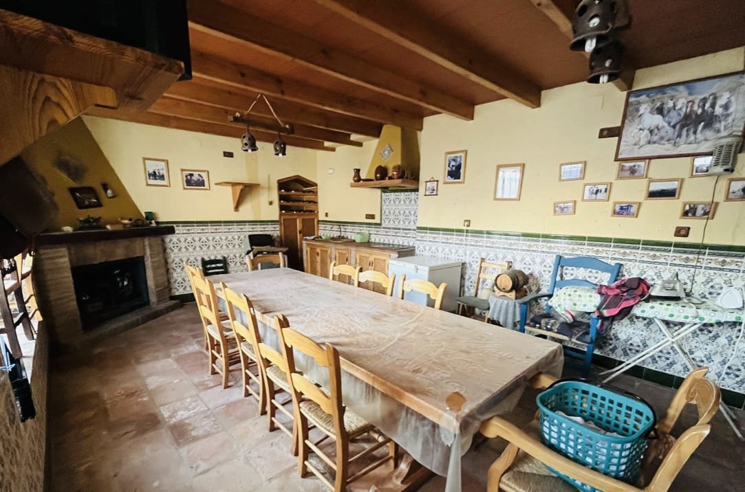 8 soveværelse Finca/Landehus til salg i Antequera med swimmingpool garage - € 430.000 (Ref: 9209545)