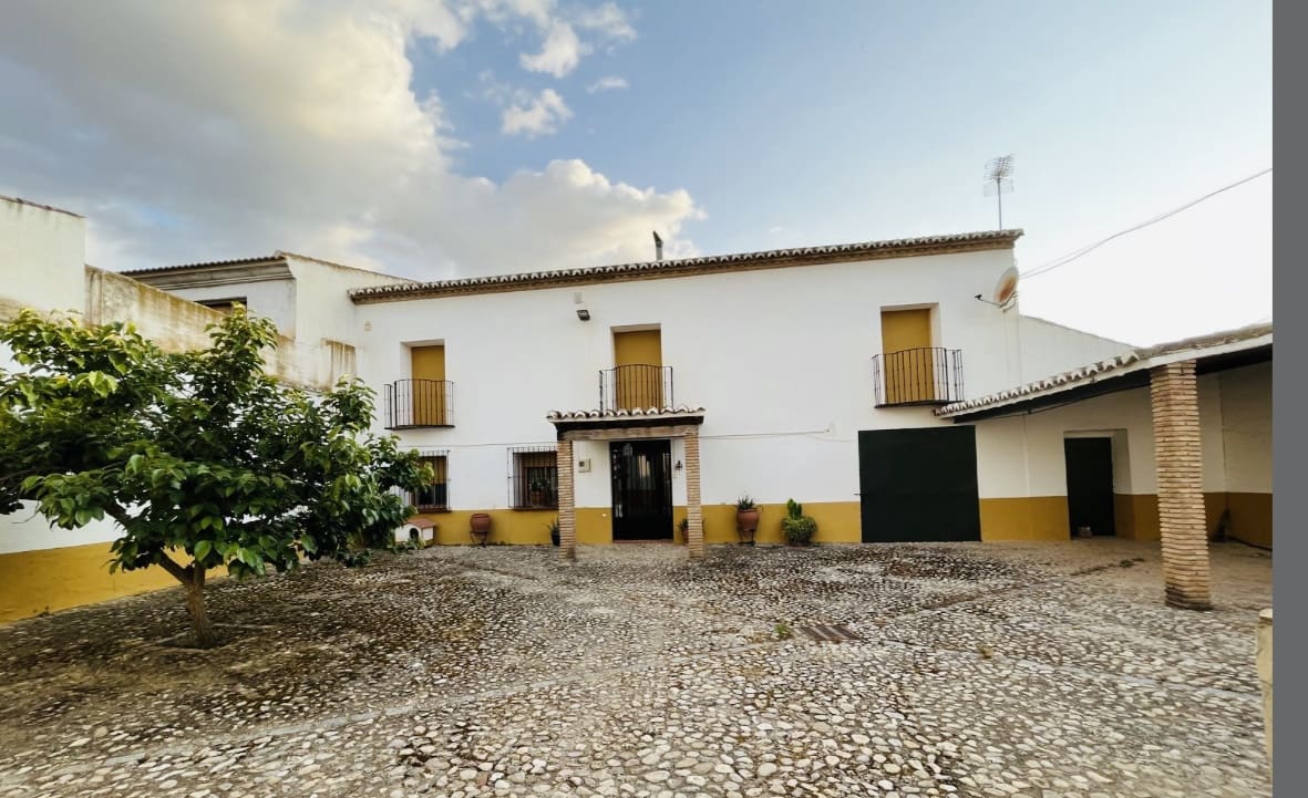 8 soveværelse Finca/Landehus til salg i Antequera med swimmingpool garage - € 430.000 (Ref: 9209545)