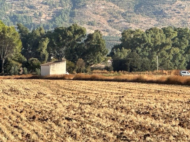 8 soveværelse Finca/Landehus til salg i Antequera med swimmingpool garage - € 430.000 (Ref: 9209545)