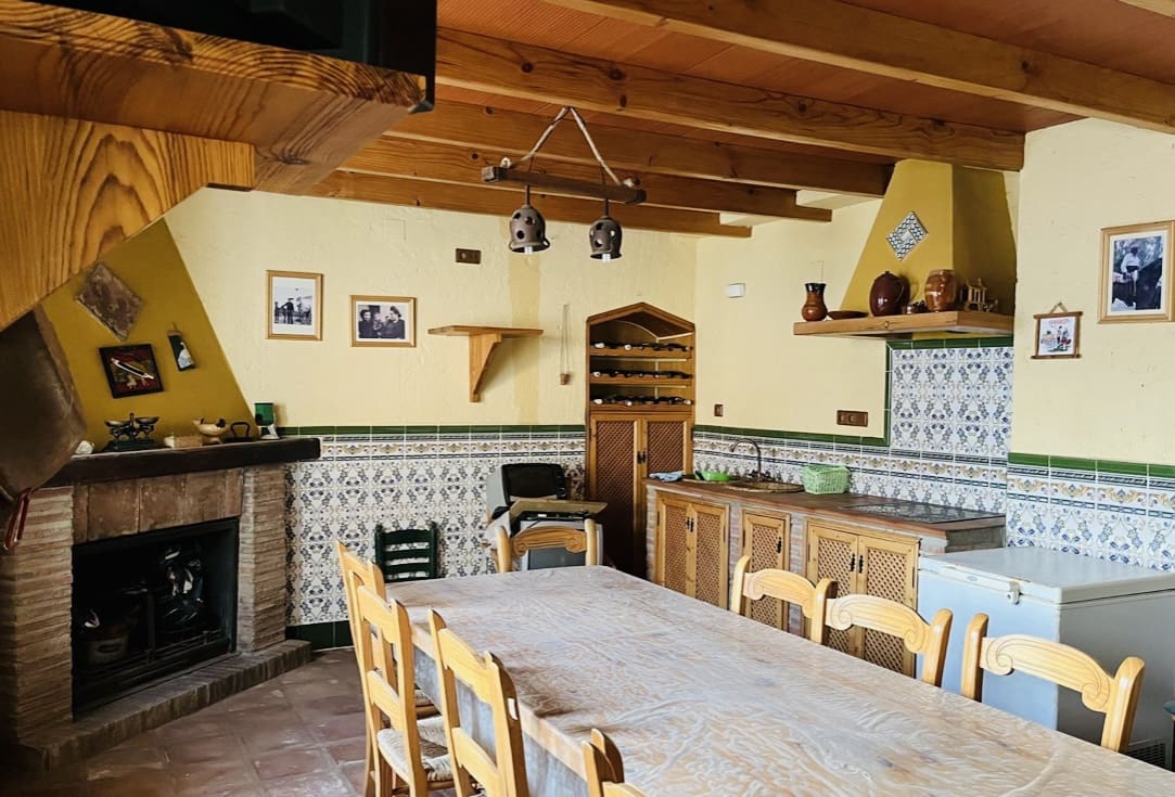 8 soveværelse Finca/Landehus til salg i Antequera med swimmingpool garage - € 430.000 (Ref: 9209545)