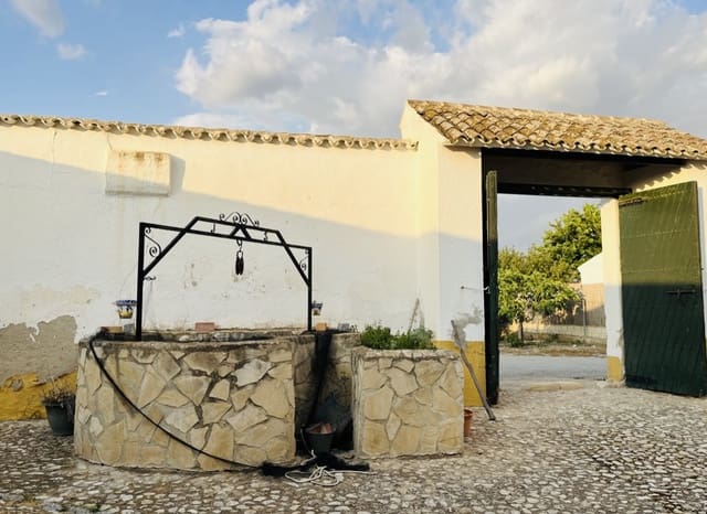 8 soveværelse Finca/Landehus til salg i Antequera med swimmingpool garage - € 430.000 (Ref: 9209545)