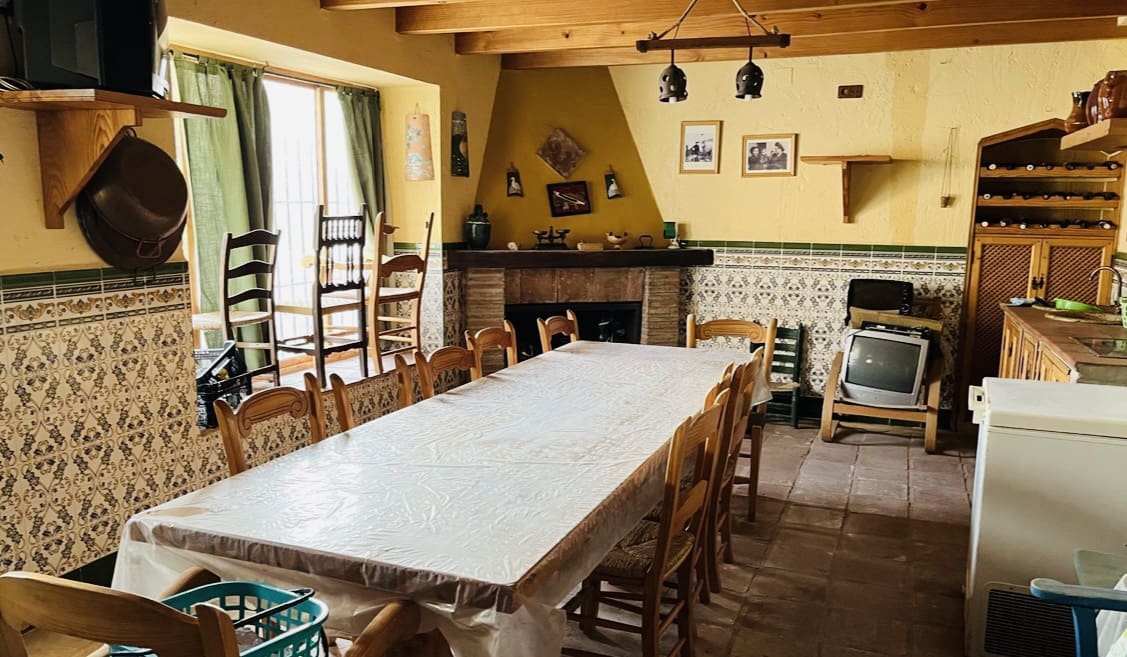 8 soveværelse Finca/Landehus til salg i Antequera med swimmingpool garage - € 430.000 (Ref: 9209545)