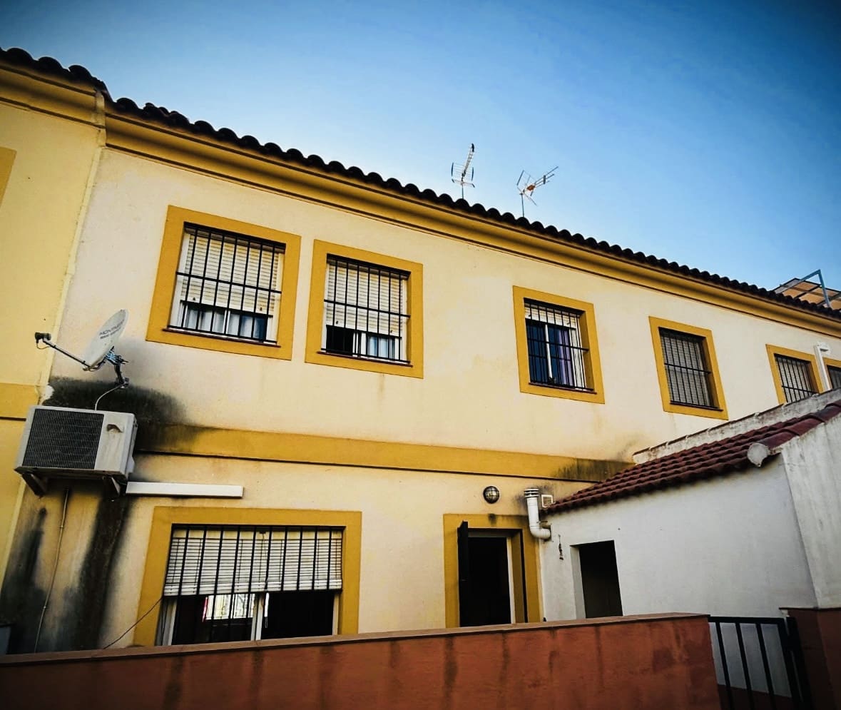 3 soveværelse Byhus til salg i Fuente de Piedra med swimmingpool - € 139.000 (Ref: 9215770)