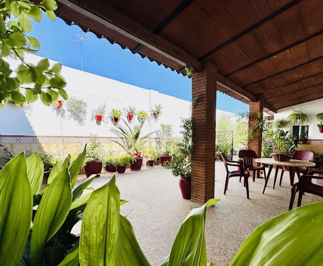 4 bedroom Villa for sale in Humilladero with garage - € 225,000 (Ref: 9227993)