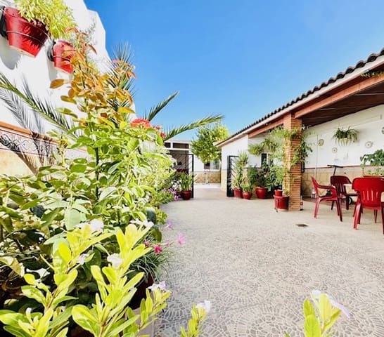 4 bedroom Villa for sale in Humilladero with garage - € 197,600 (Ref: 9227993)