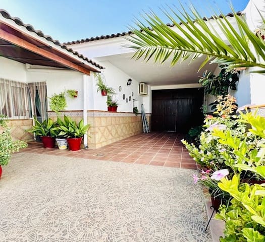 4 bedroom Villa for sale in Humilladero with garage - € 197,600 (Ref: 9227993)