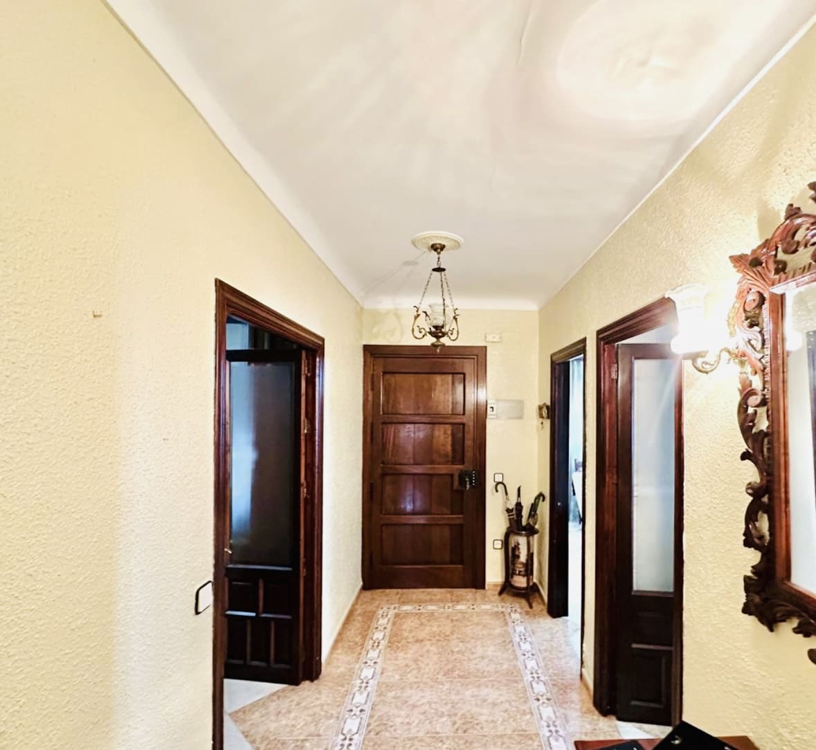 4 bedroom Villa for sale in Humilladero with garage - € 225,000 (Ref: 9227993)