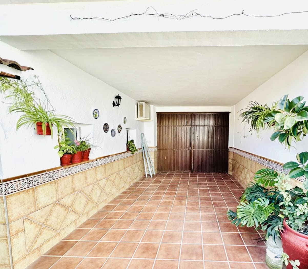 4 bedroom Villa for sale in Humilladero with garage - € 225,000 (Ref: 9227993)