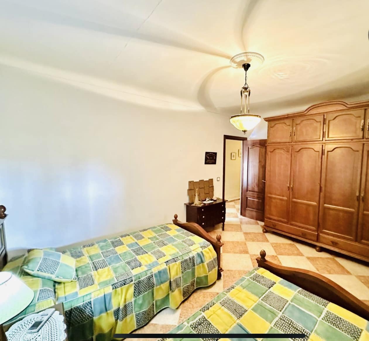 4 bedroom Villa for sale in Humilladero with garage - € 225,000 (Ref: 9227993)