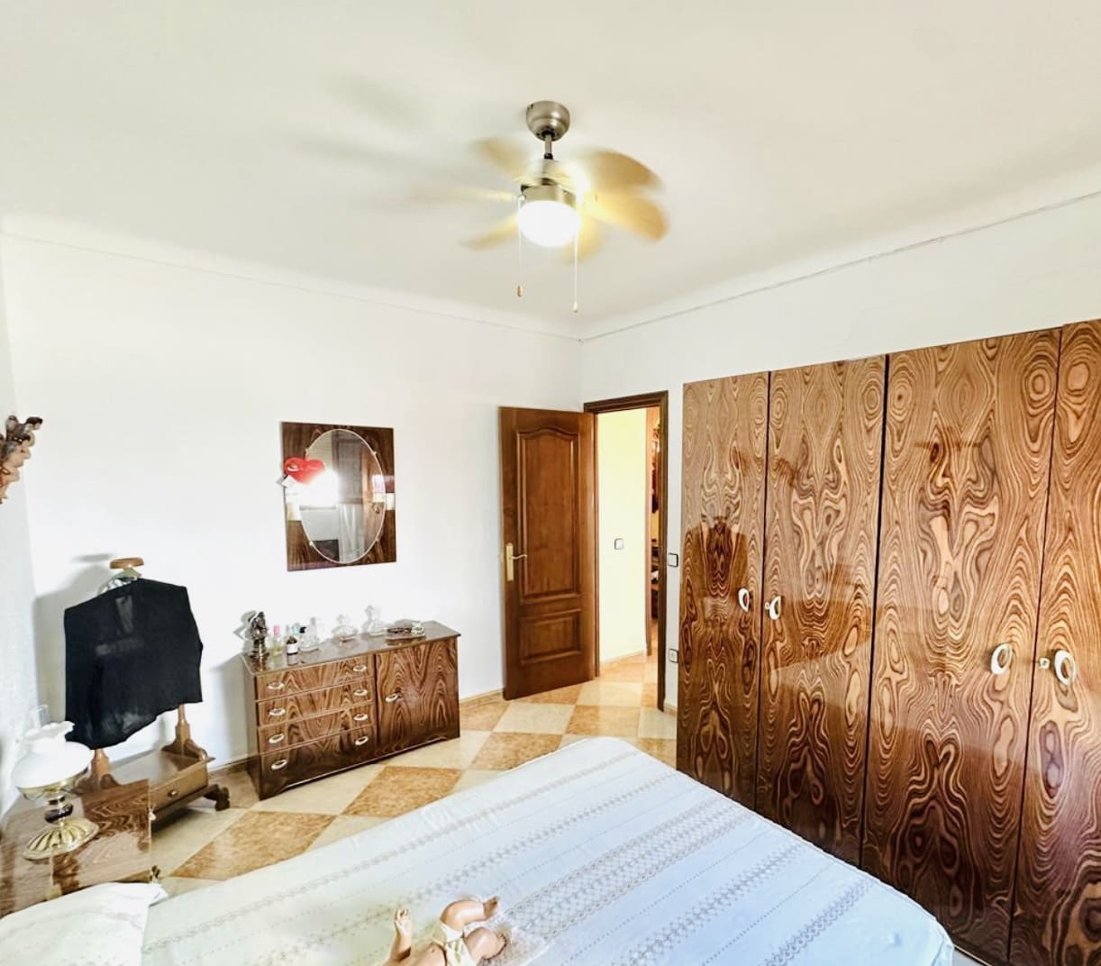 4 bedroom Villa for sale in Humilladero with garage - € 225,000 (Ref: 9227993)