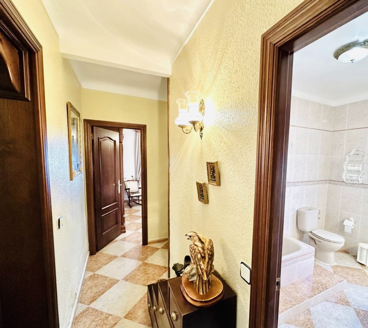 4 bedroom Villa for sale in Humilladero with garage - € 225,000 (Ref: 9227993)