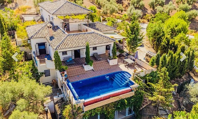 5 sovrum Finca/Hus på landet till salu i Iznajar med pool garage - 560 000 € (Ref: 9283142)