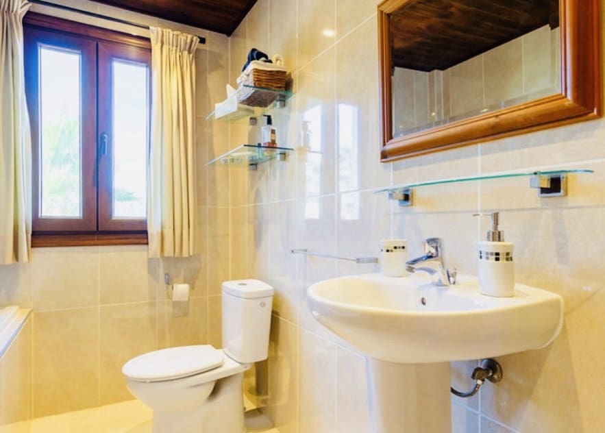 5 sovrum Finca/Hus på landet till salu i Iznajar med pool garage - 560 000 € (Ref: 9283142)