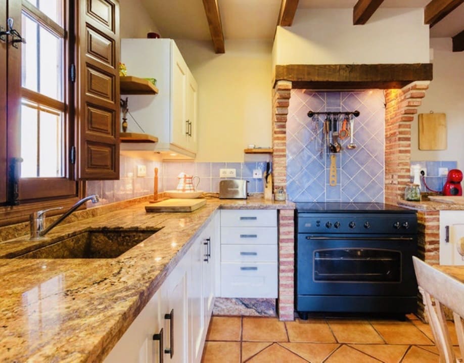 5 sovrum Finca/Hus på landet till salu i Iznajar med pool garage - 560 000 € (Ref: 9283142)