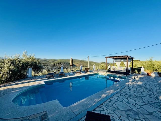 5 soveværelse Finca/Landehus til salg i Iznajar med swimmingpool garage - € 375.000 (Ref: 9314600)