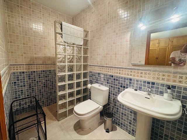 5 soveværelse Finca/Landehus til salg i Iznajar med swimmingpool garage - € 375.000 (Ref: 9314600)