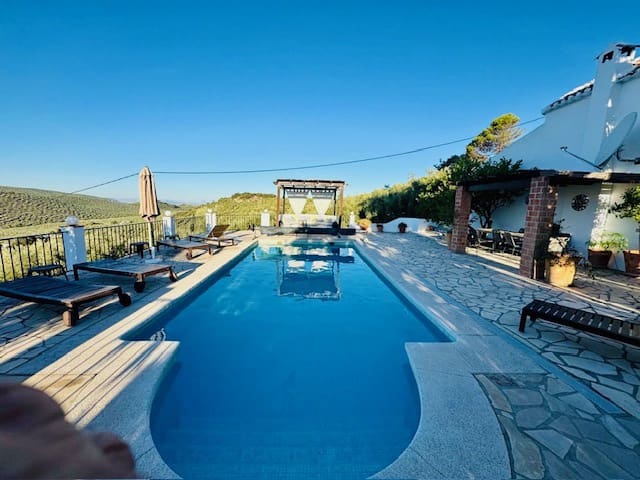 5 soveværelse Finca/Landehus til salg i Iznajar med swimmingpool garage - € 375.000 (Ref: 9314600)