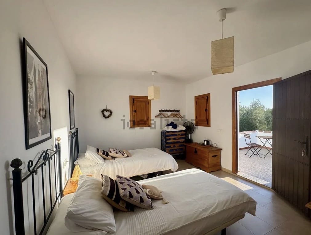 5 soveværelse Finca/Landehus til salg i Iznajar med swimmingpool garage - € 375.000 (Ref: 9314600)