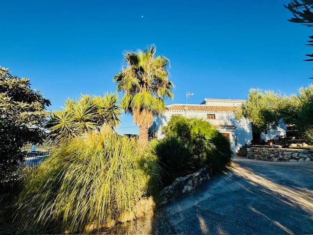 5 soveværelse Finca/Landehus til salg i Iznajar med swimmingpool garage - € 375.000 (Ref: 9314600)