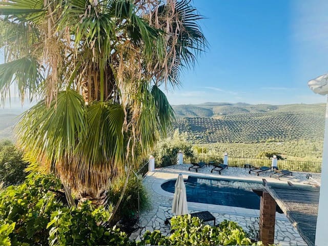 5 soveværelse Finca/Landehus til salg i Iznajar med swimmingpool garage - € 375.000 (Ref: 9314600)