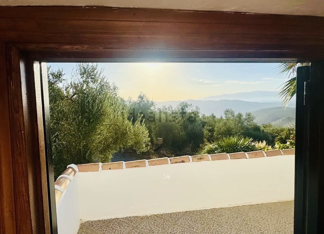 5 soveværelse Finca/Landehus til salg i Iznajar med swimmingpool garage - € 375.000 (Ref: 9314600)