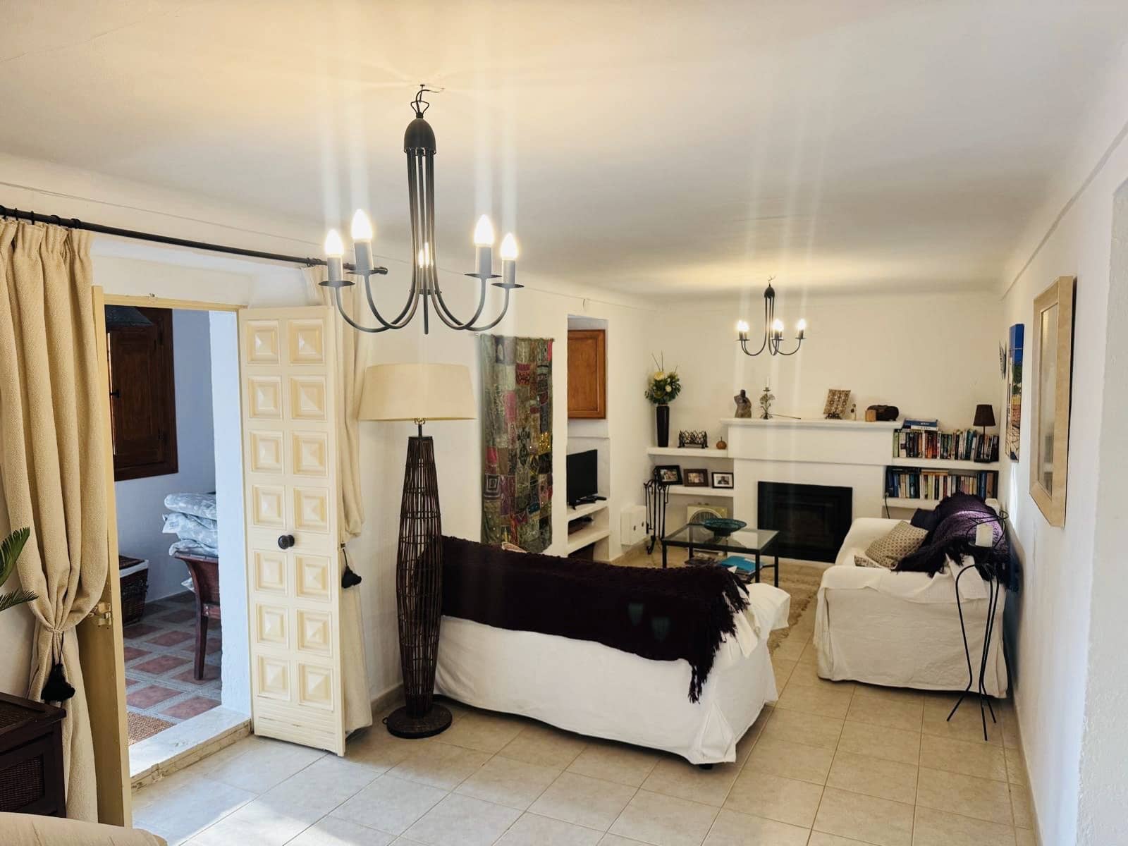 5 soveværelse Finca/Landehus til salg i Iznajar med swimmingpool garage - € 375.000 (Ref: 9314600)