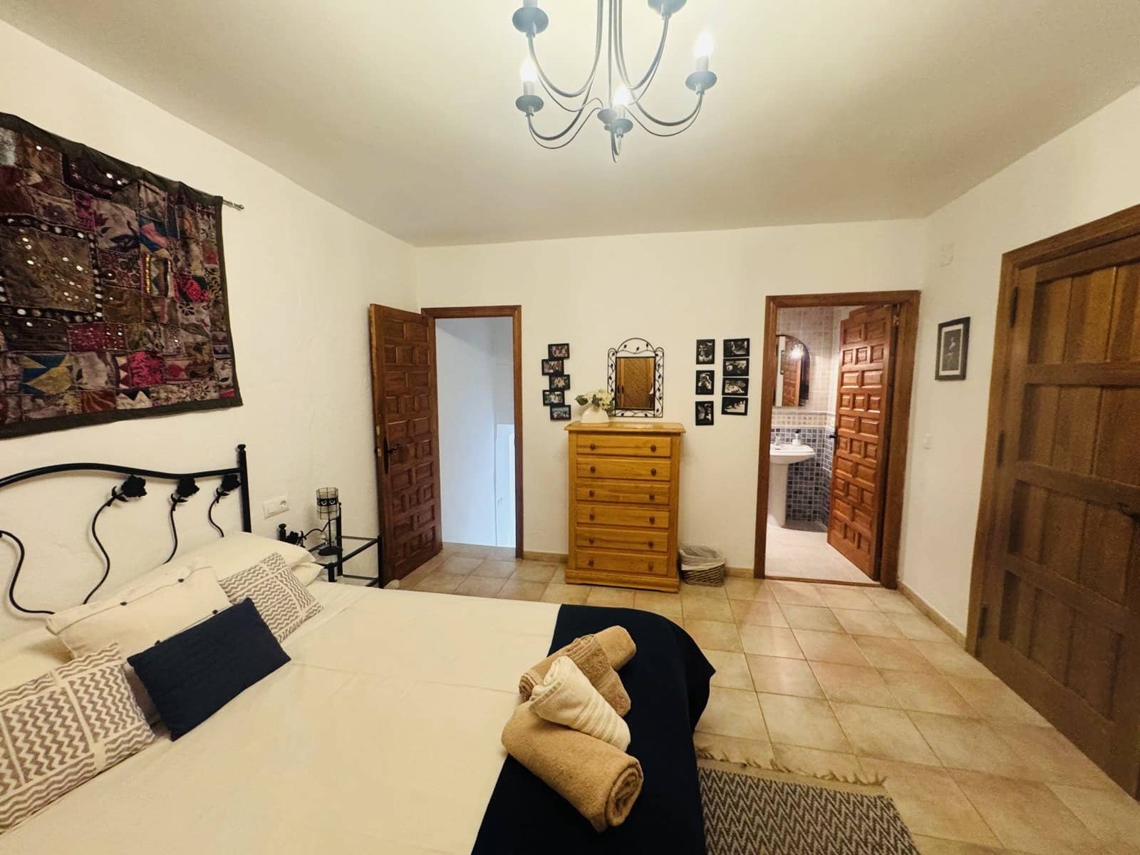 5 soveværelse Finca/Landehus til salg i Iznajar med swimmingpool garage - € 375.000 (Ref: 9314600)