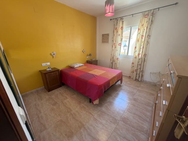 3 bedroom Townhouse for sale in Fuente de Piedra - € 158,500 (Ref: 9325185)