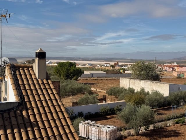 3 bedroom Townhouse for sale in Fuente de Piedra - € 158,500 (Ref: 9325185)