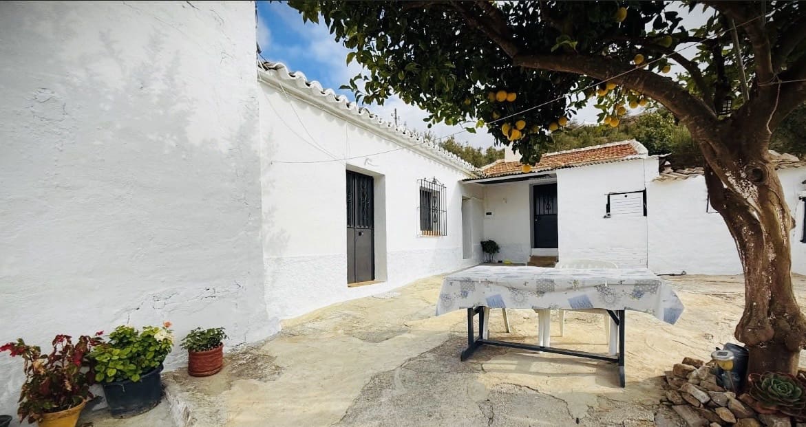 2 slaapkamer Finca/Landhuis te koop in Antequera met garage - € 129.500 (Ref: 9335556)
