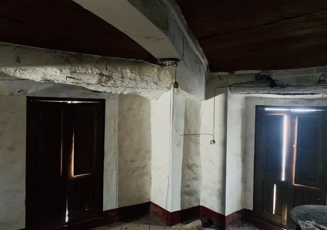 5 soverom Hus til salgs i Iznájar - € 90 000 (Ref: 9345680)