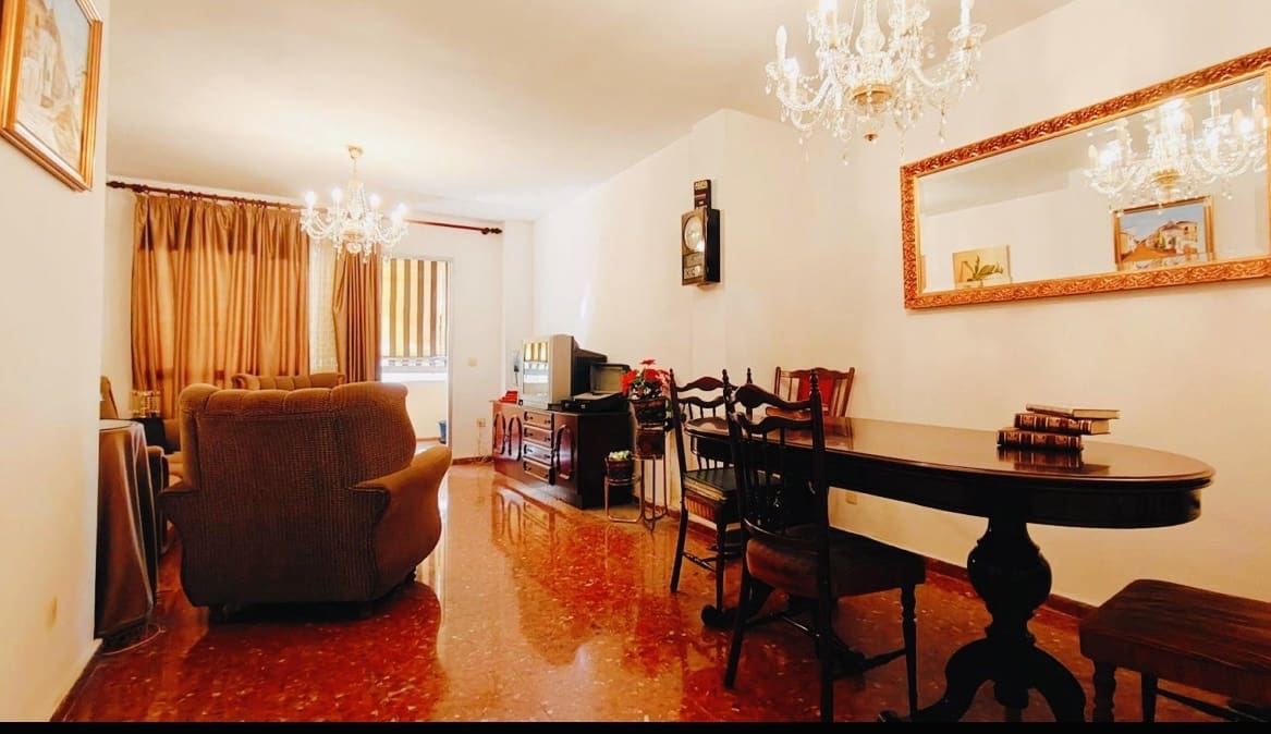Apartamento de 4 habitaciones en Málaga ciudad en venta con garaje - 350.000 € (Ref: 9349949)