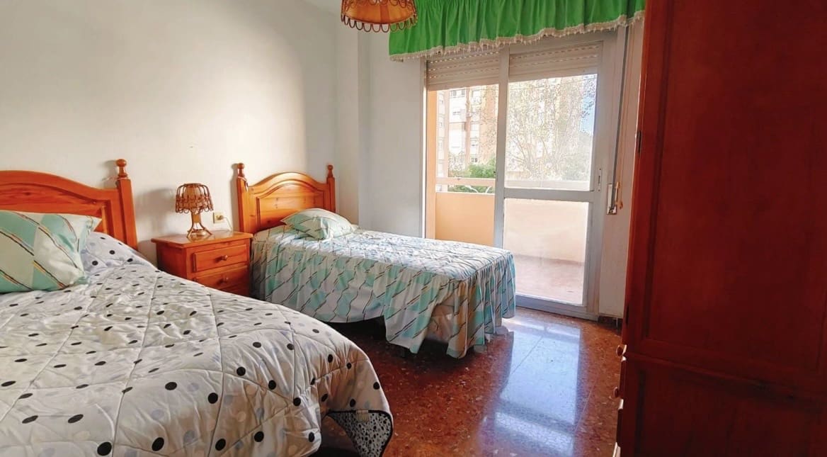 Apartamento de 4 habitaciones en Málaga ciudad en venta con garaje - 350.000 € (Ref: 9349949)