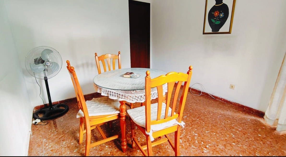 Apartamento de 4 habitaciones en Málaga ciudad en venta con garaje - 350.000 € (Ref: 9349949)