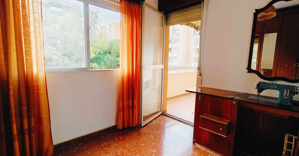 Apartamento de 4 habitaciones en Málaga ciudad en venta con garaje - 350.000 € (Ref: 9349949)