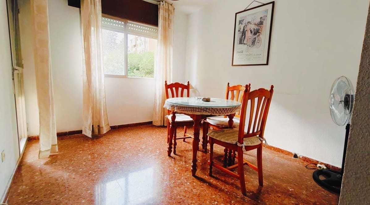 Apartamento de 4 habitaciones en Málaga ciudad en venta con garaje - 350.000 € (Ref: 9349949)