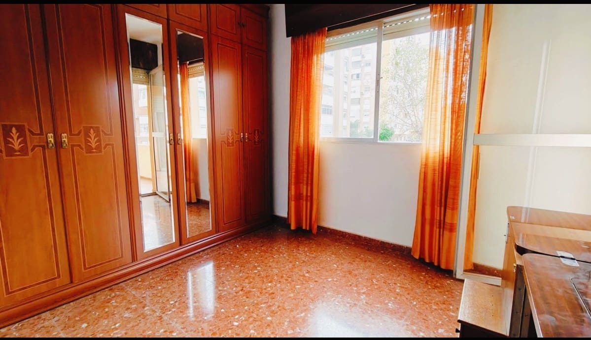 Apartamento de 4 habitaciones en Málaga ciudad en venta con garaje - 350.000 € (Ref: 9349949)