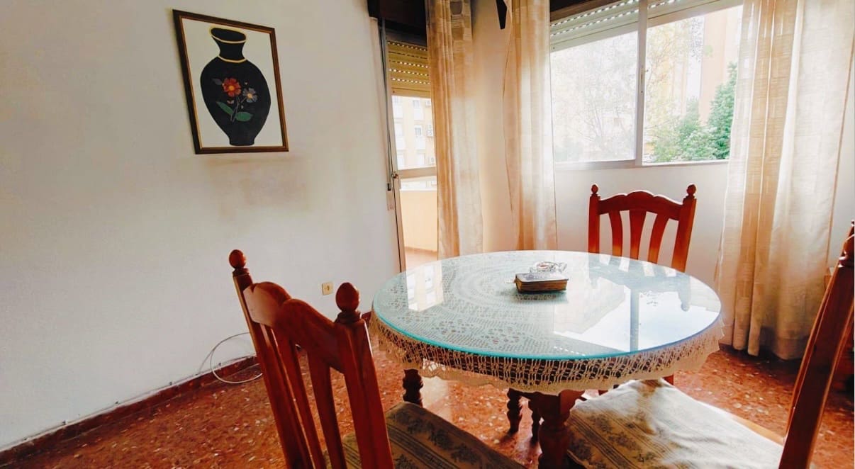 Apartamento de 4 habitaciones en Málaga ciudad en venta con garaje - 350.000 € (Ref: 9349949)