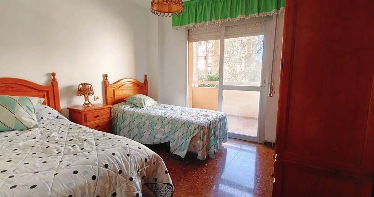 Apartamento de 4 habitaciones en Málaga ciudad en venta con garaje - 350.000 € (Ref: 9349949)
