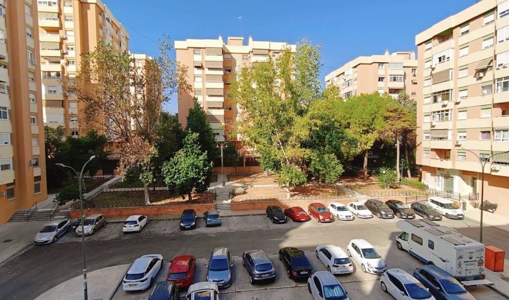 Apartamento de 4 habitaciones en Málaga ciudad en venta con garaje - 350.000 € (Ref: 9349949)