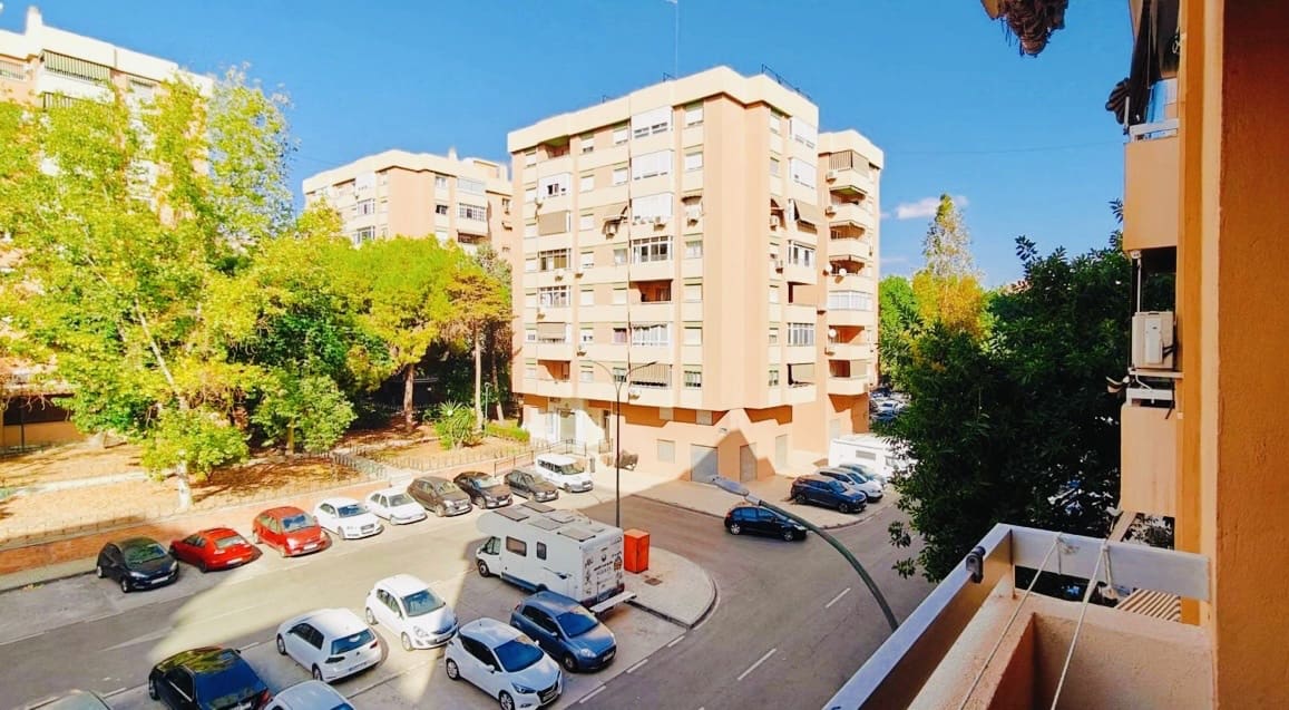 Apartamento de 4 habitaciones en Málaga ciudad en venta con garaje - 350.000 € (Ref: 9349949)